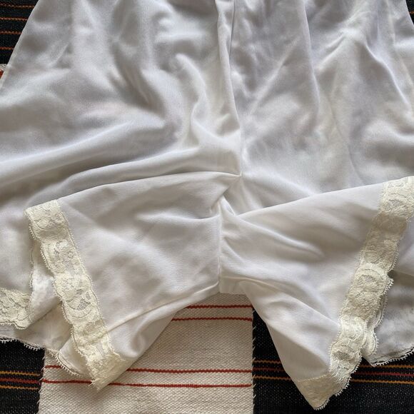 Vintage Pettipants Slip Shorts Nylon Bloomers Split Skirt Lace Trim White Small - Picture 3 of 8